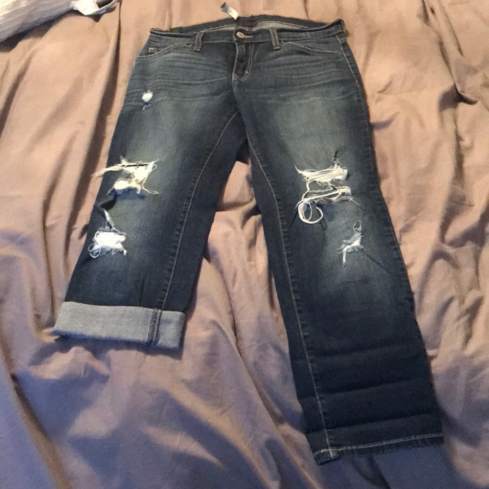 Kancan Capri 27 distressed